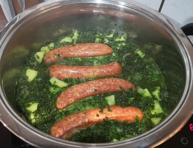 Bild von 🥬 Grünkohl mit Mettwurst – der Heizkörper unter den Eintöpfen